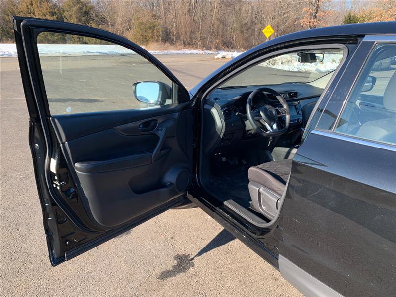 Used 2019 Nissan Rogue Sport S image 36