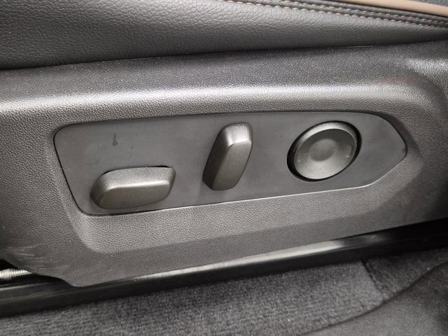 Used 2025 GMC Canyon Denali image 25