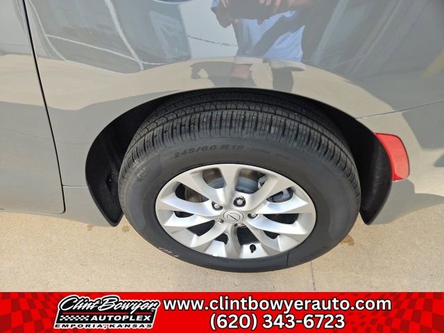 New 2025 Chrysler Pacifica Select image 13