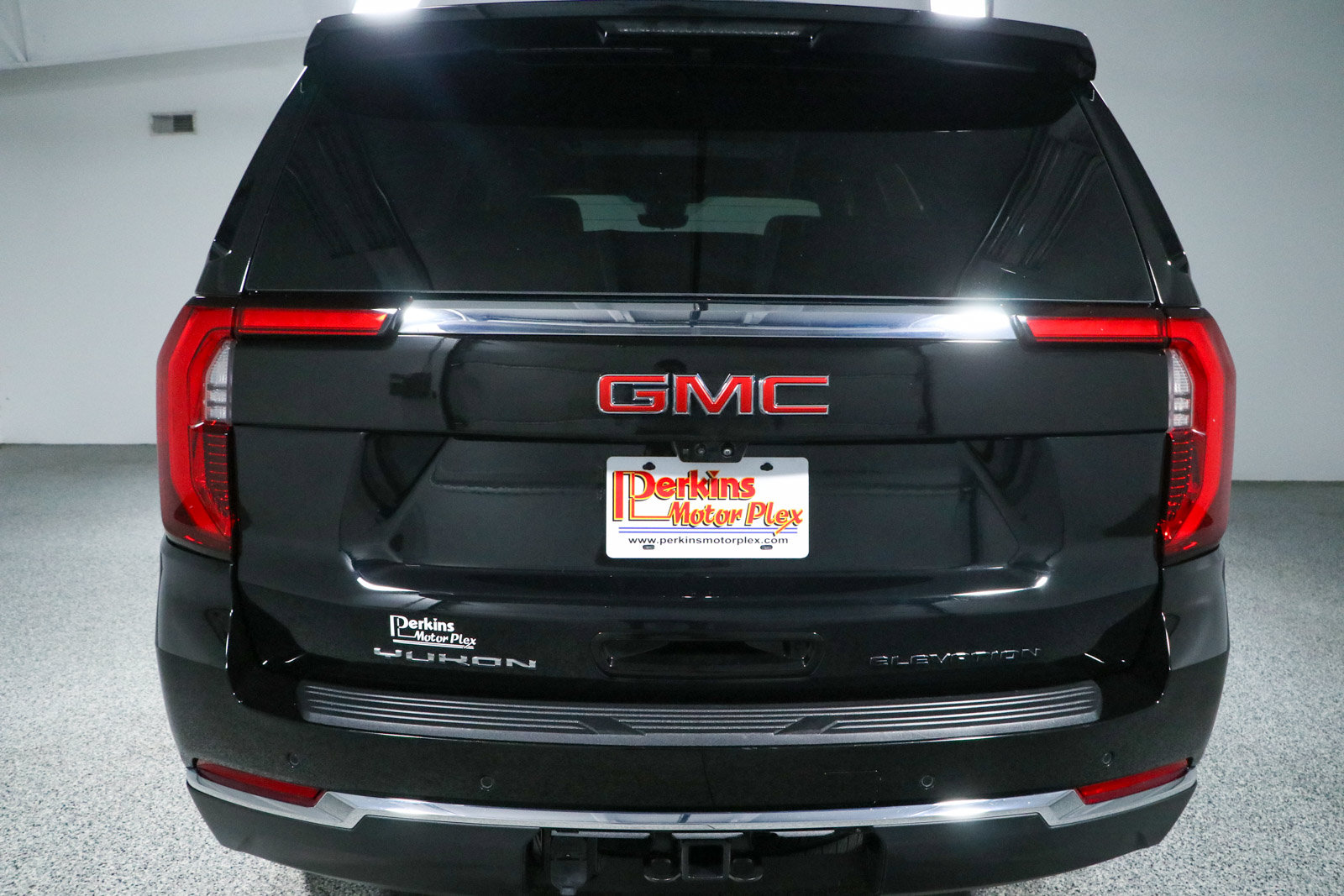 Used 2025 GMC Yukon Elevation w/ LPO, Elevation Black Package AWD/4WD image 8