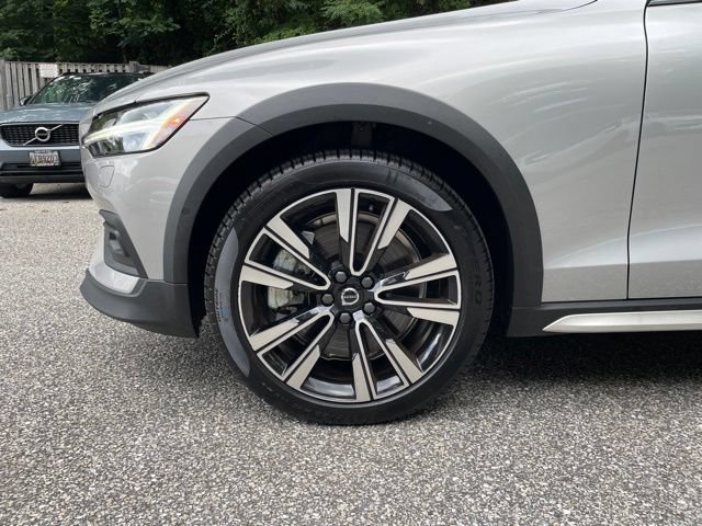 Certified 2025 Volvo V60 B5 Cross Country Ultra AWD/4WD image 25