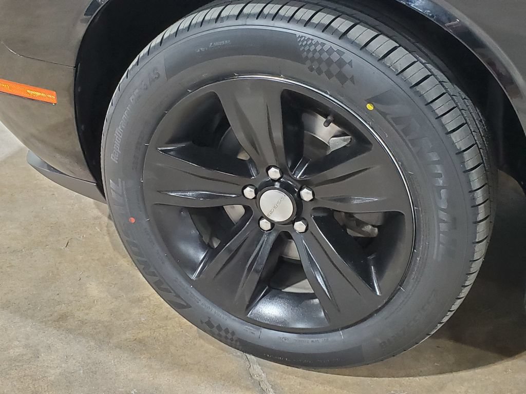 Used 2019 Dodge Challenger SXT RWD image 34