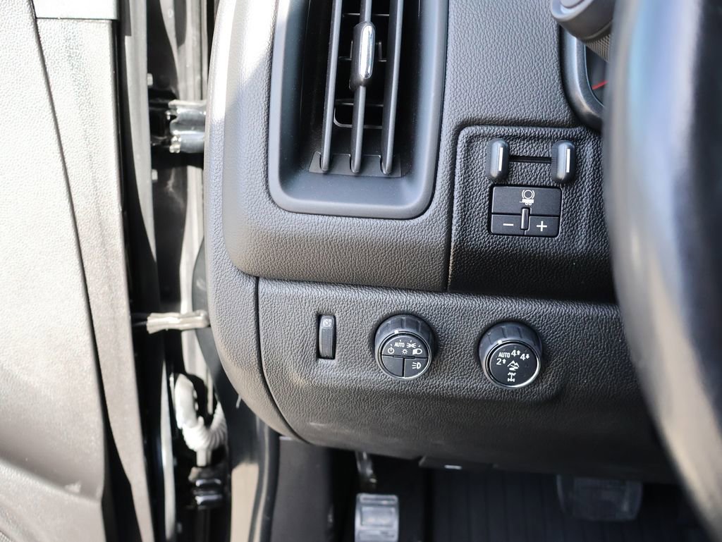 Used 2019 Chevrolet Colorado ZR2 w/ ZR2 Midnight Special Edition image 36