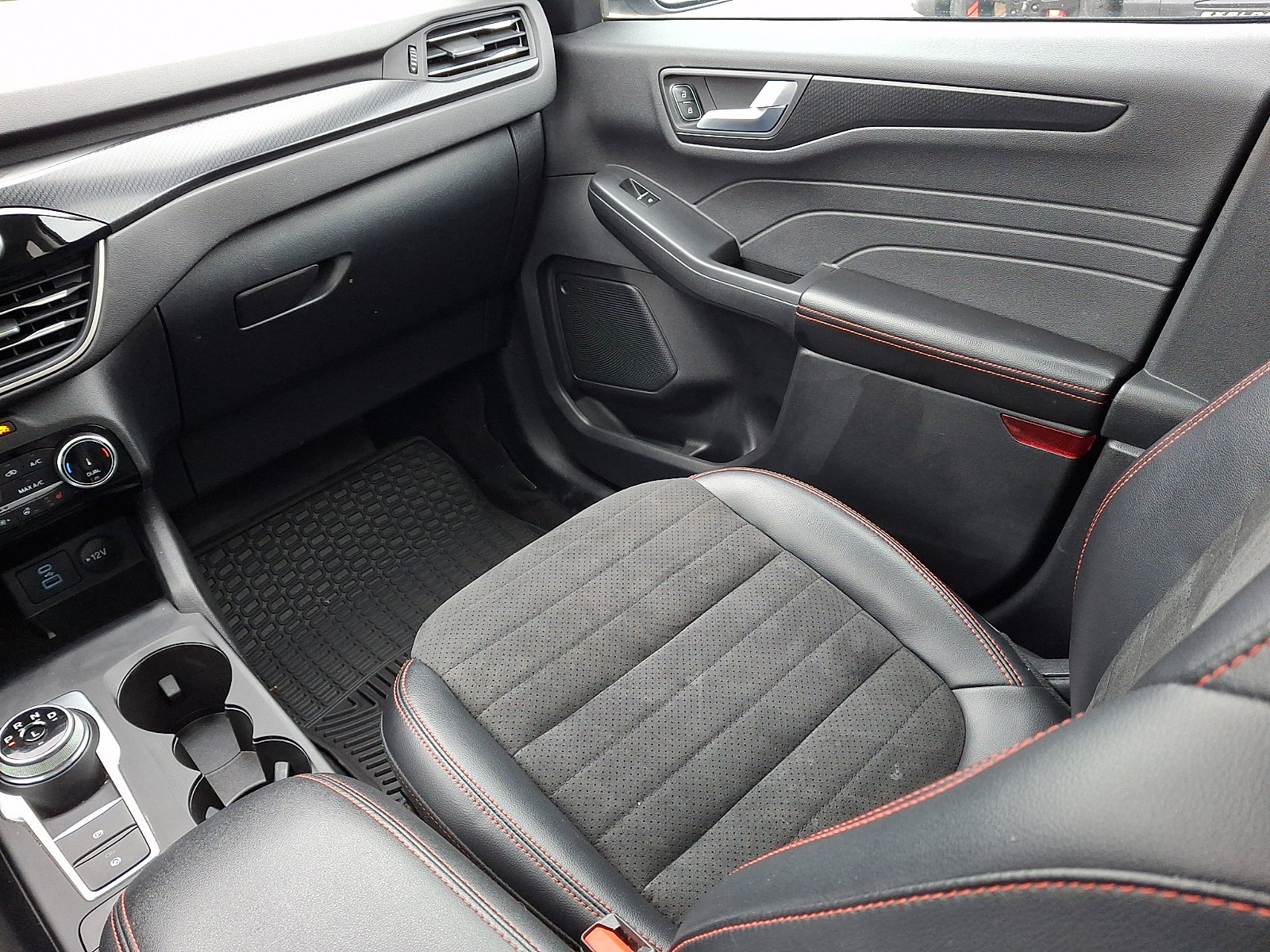 Certified 2022 Ford Escape SEL w/ SEL Stealth AWD Package image 16