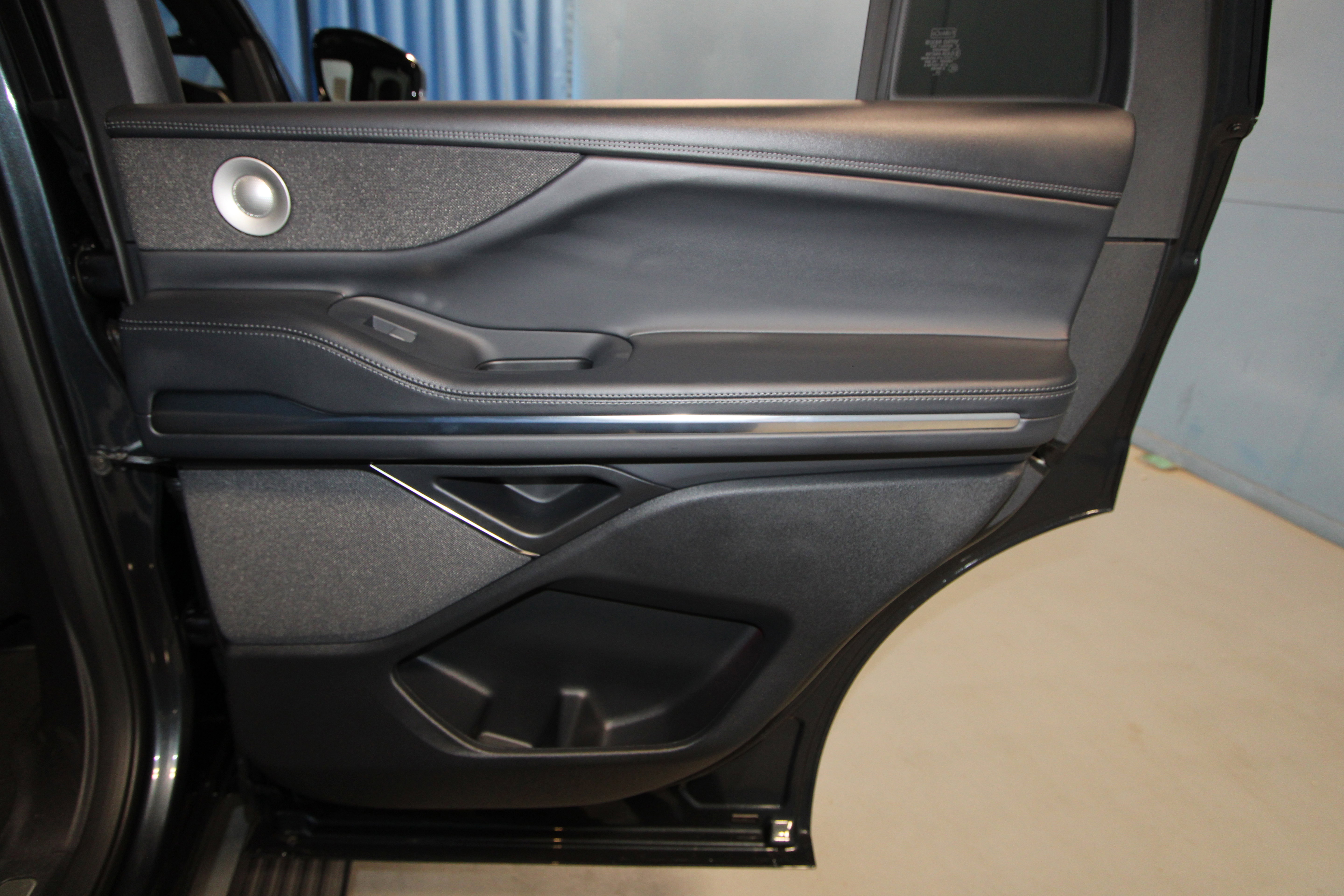 New 2025 Lincoln Navigator Reserve w/ Jet Appearance Package image 23