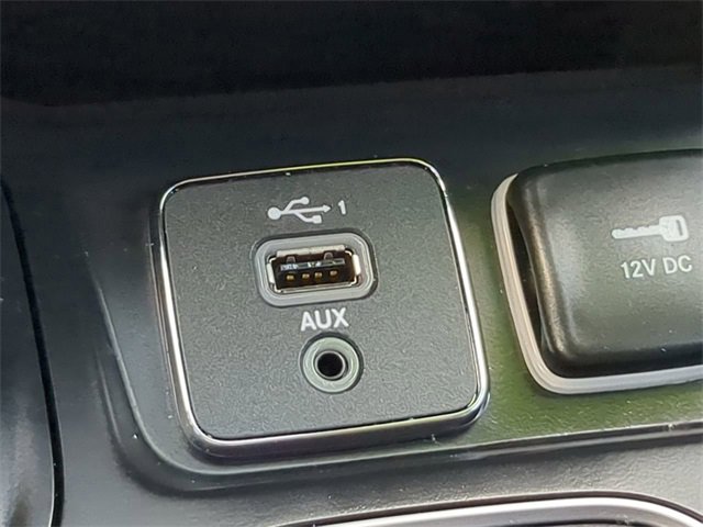 Used 2019 Jeep Cherokee Latitude w/ Cold Weather Group image 21