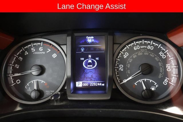 Used 2016 Toyota Tacoma TRD Off-Road w/ Premium & Technology Package AWD/4WD image 19