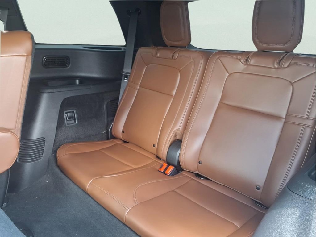 Used 2022 Lincoln Aviator Reserve w/ Equipment Group 201A AWD/4WD image 12