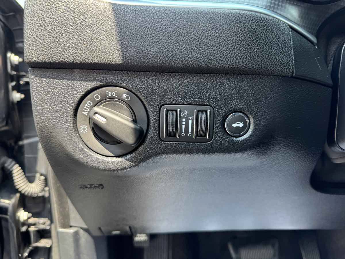Used 2018 Dodge Charger SRT Hellcat w/ Harman/Kardon Audio Group RWD image 14