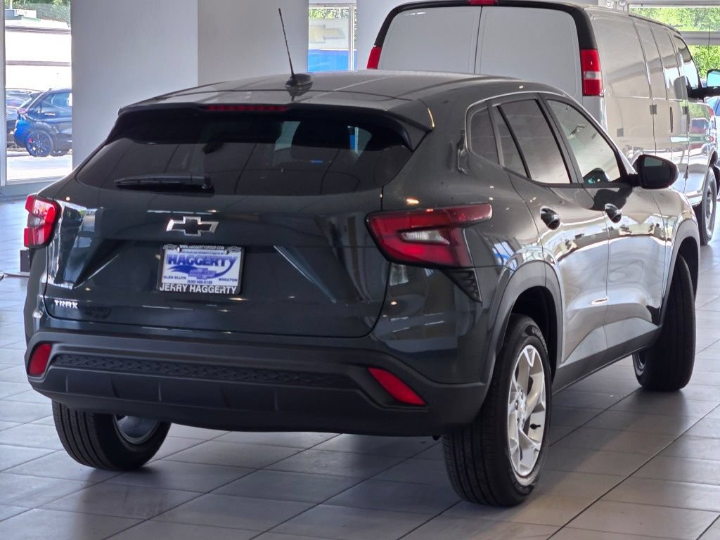 New 2026 Chevrolet Trax LS w/ LS Convenience Package FWD image 9