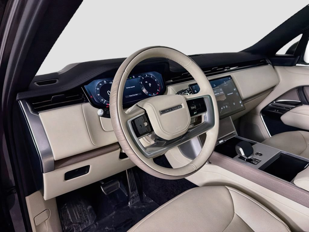 Certified 2025 Land Rover Range Rover SE AWD/4WD image 9