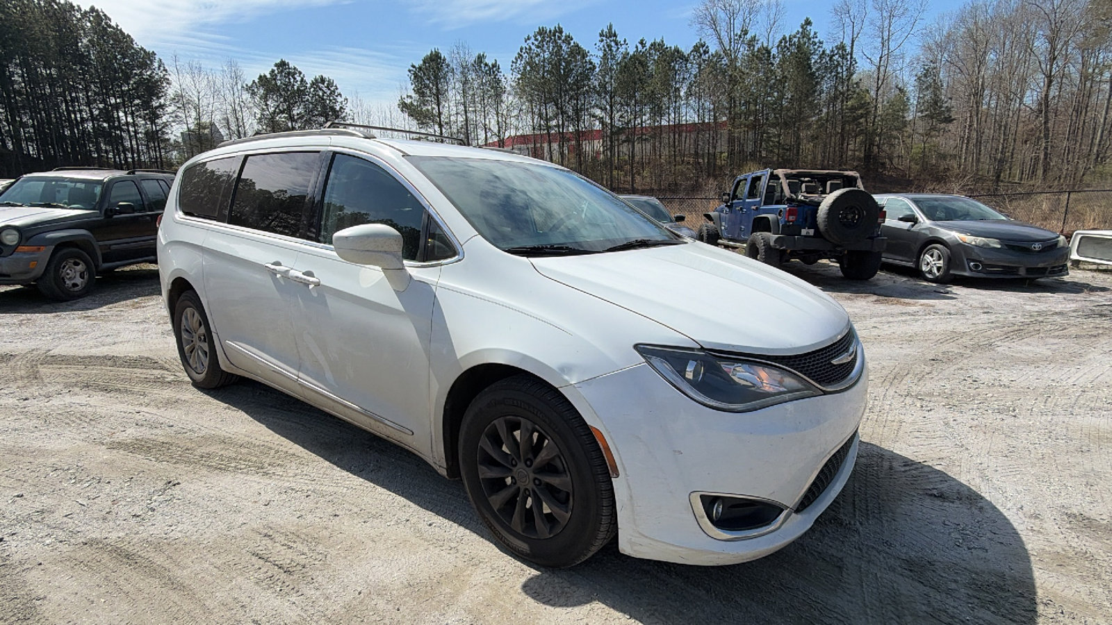 Used 2017 Chrysler Pacifica Touring-L image 5