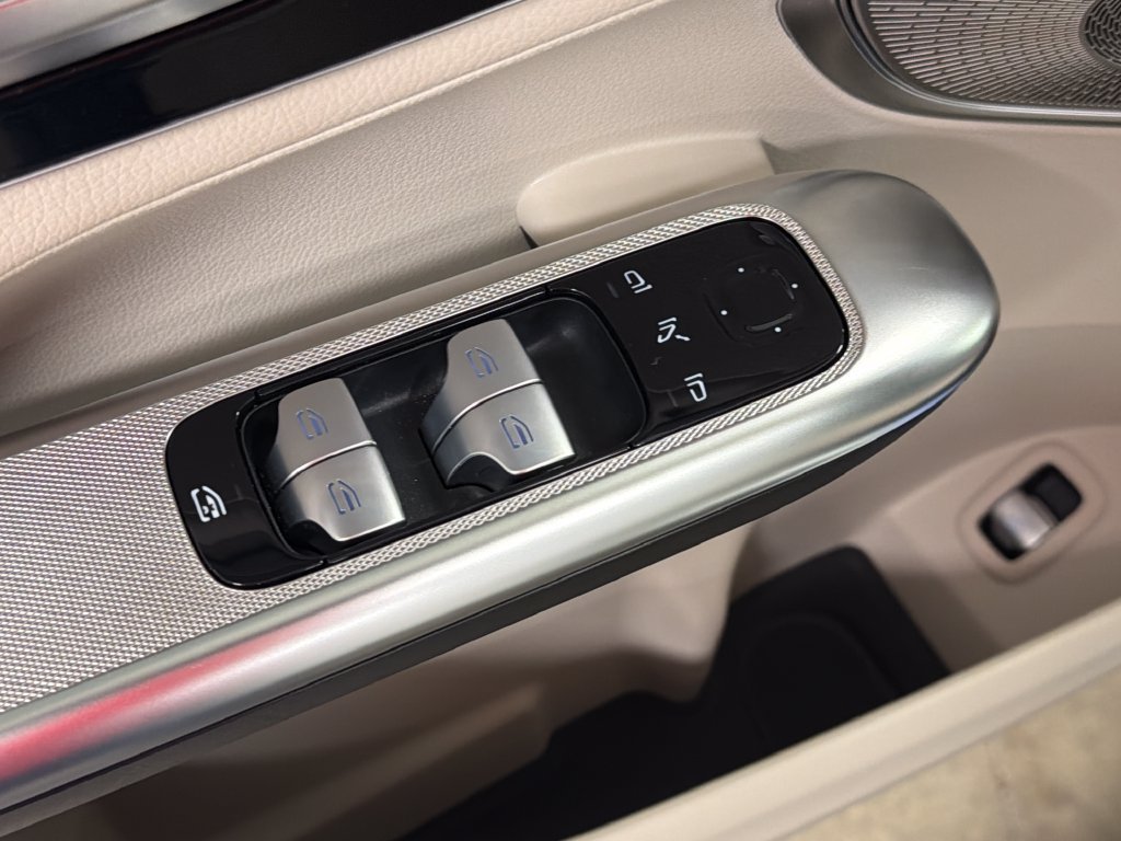 Used 2025 Mercedes-Benz GLC 300 image 21
