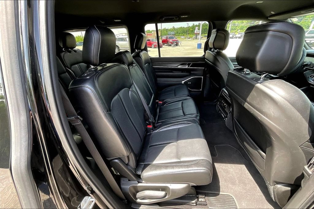 Used 2024 Jeep Wagoneer Series II w/ Flexible Seating Group AWD/4WD image 24