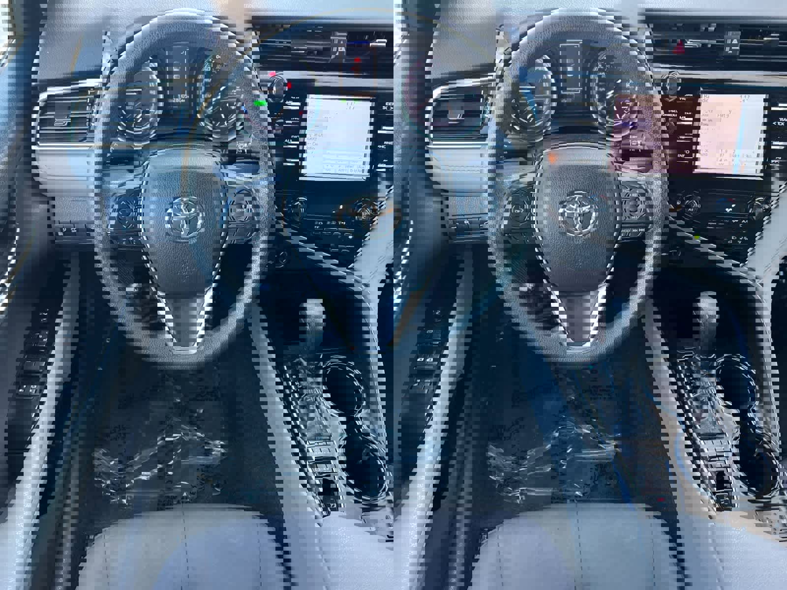 Used 2018 Toyota Camry LE image 15