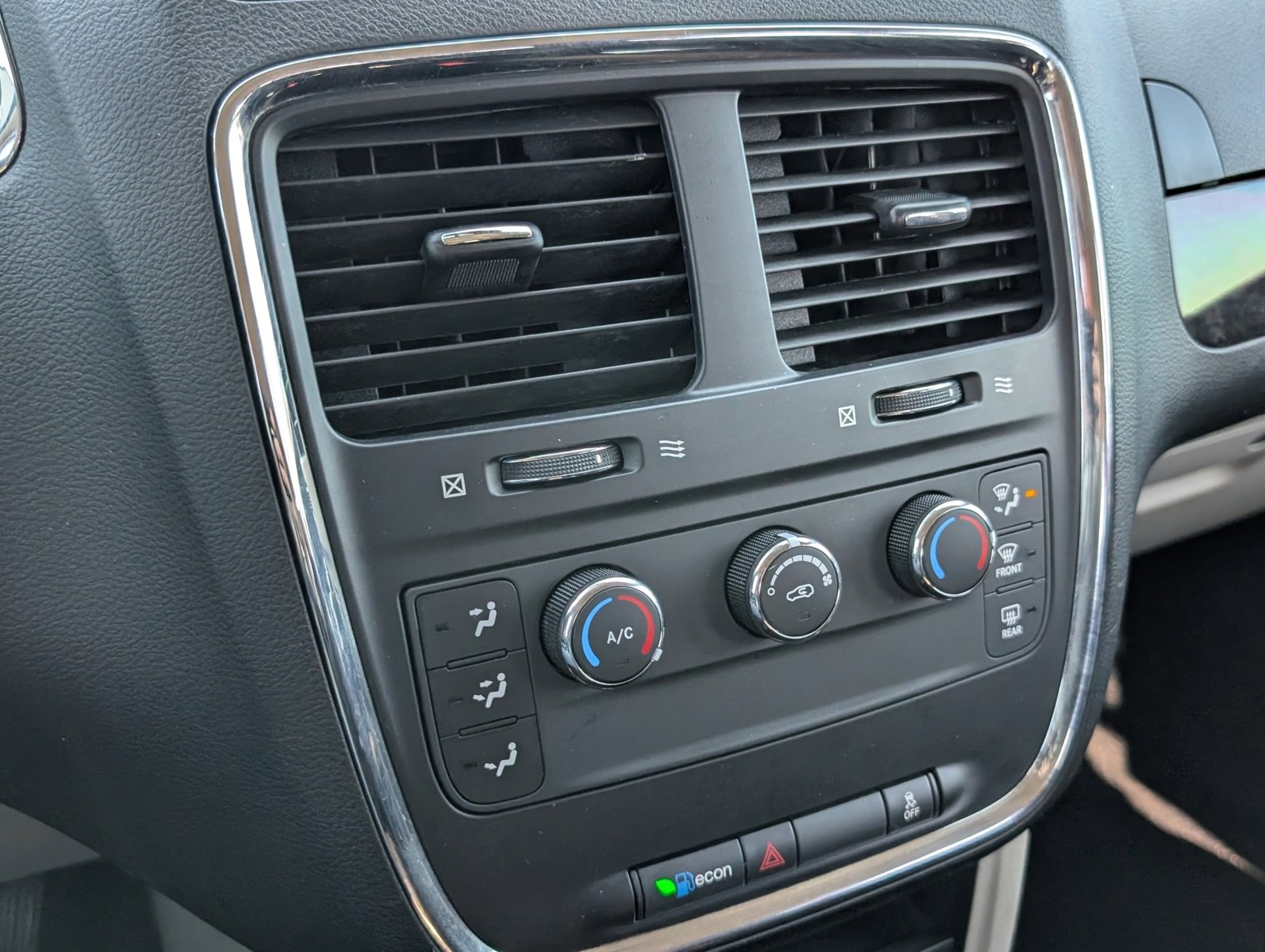 Used 2013 Dodge Grand Caravan American Value Package w/ UConnect Hands-Free Group image 17