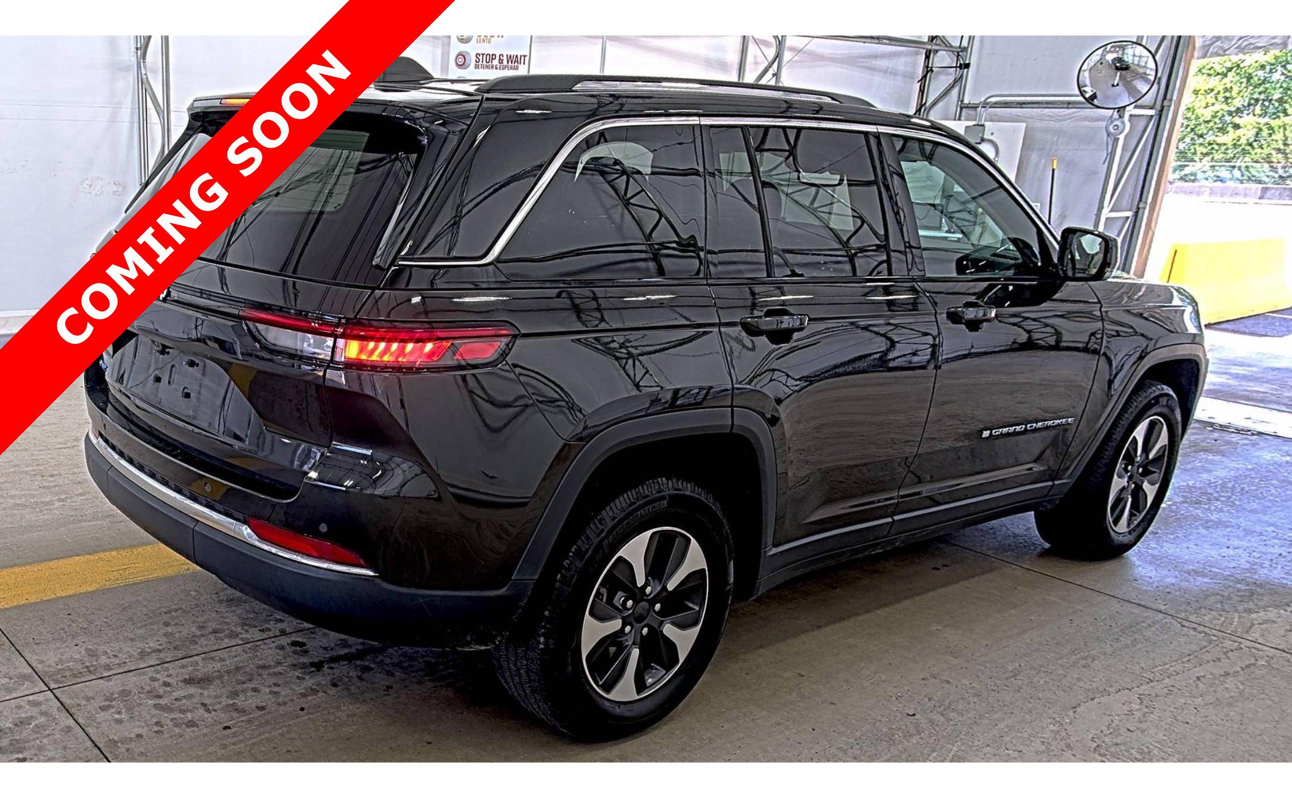Used 2023 Jeep Grand Cherokee 4WD 4xe image 4