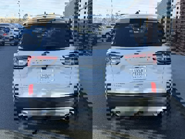 Used 2020 Ford Escape Titanium w/ Titanium Premium Package 2.0 image 4