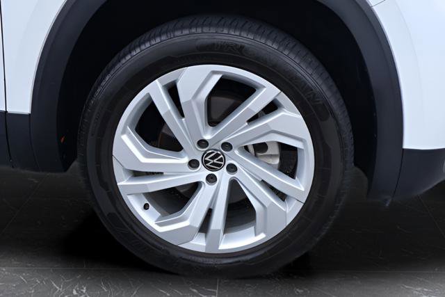 Certified 2022 Volkswagen Atlas Cross Sport SE AWD/4WD image 11