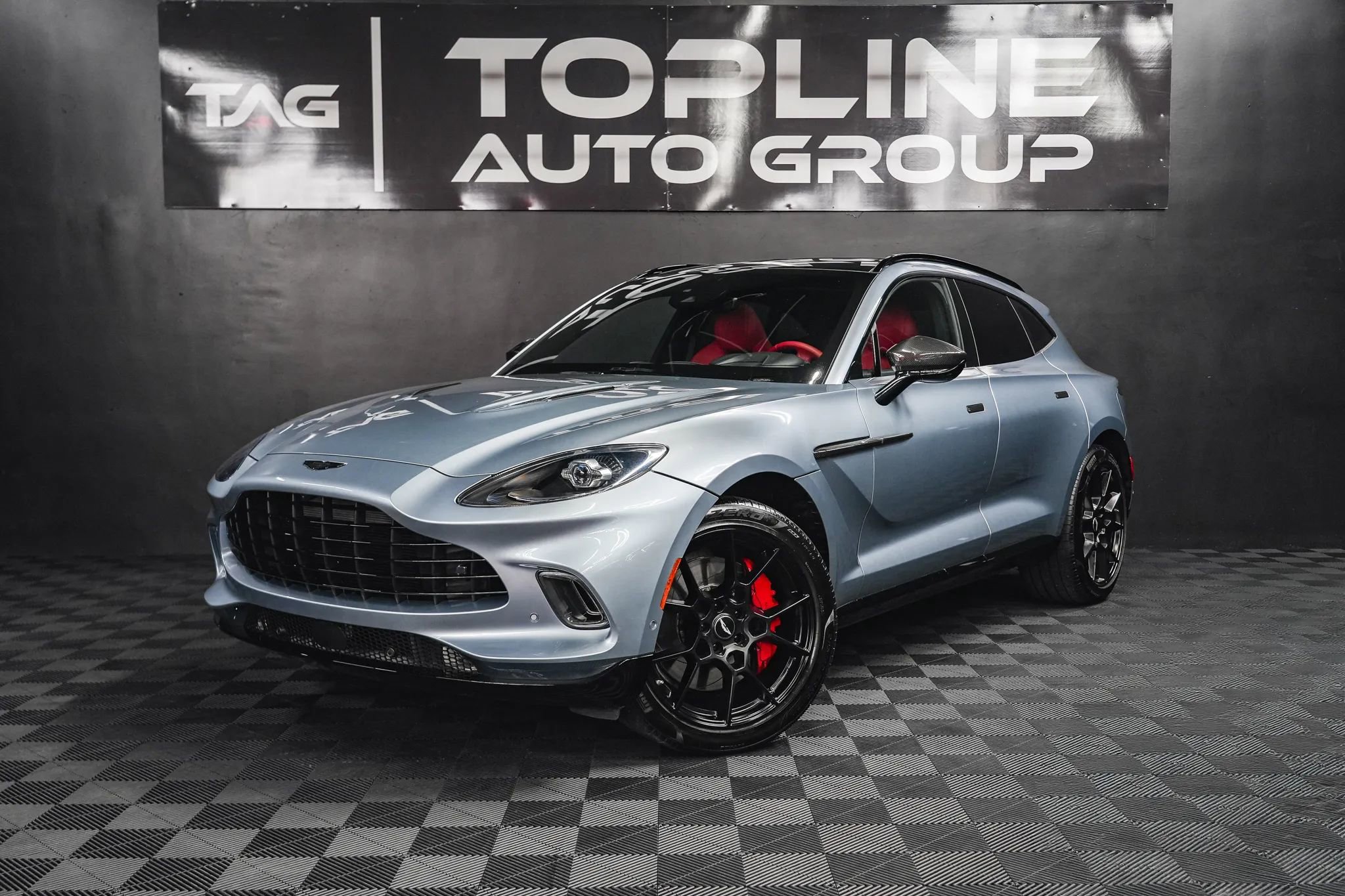 Used 2021 Aston Martin DBX AWD/4WD image 1