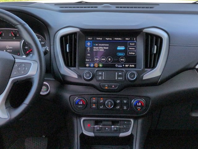 Used 2024 GMC Terrain SLT w/ Tech Package FWD image 17