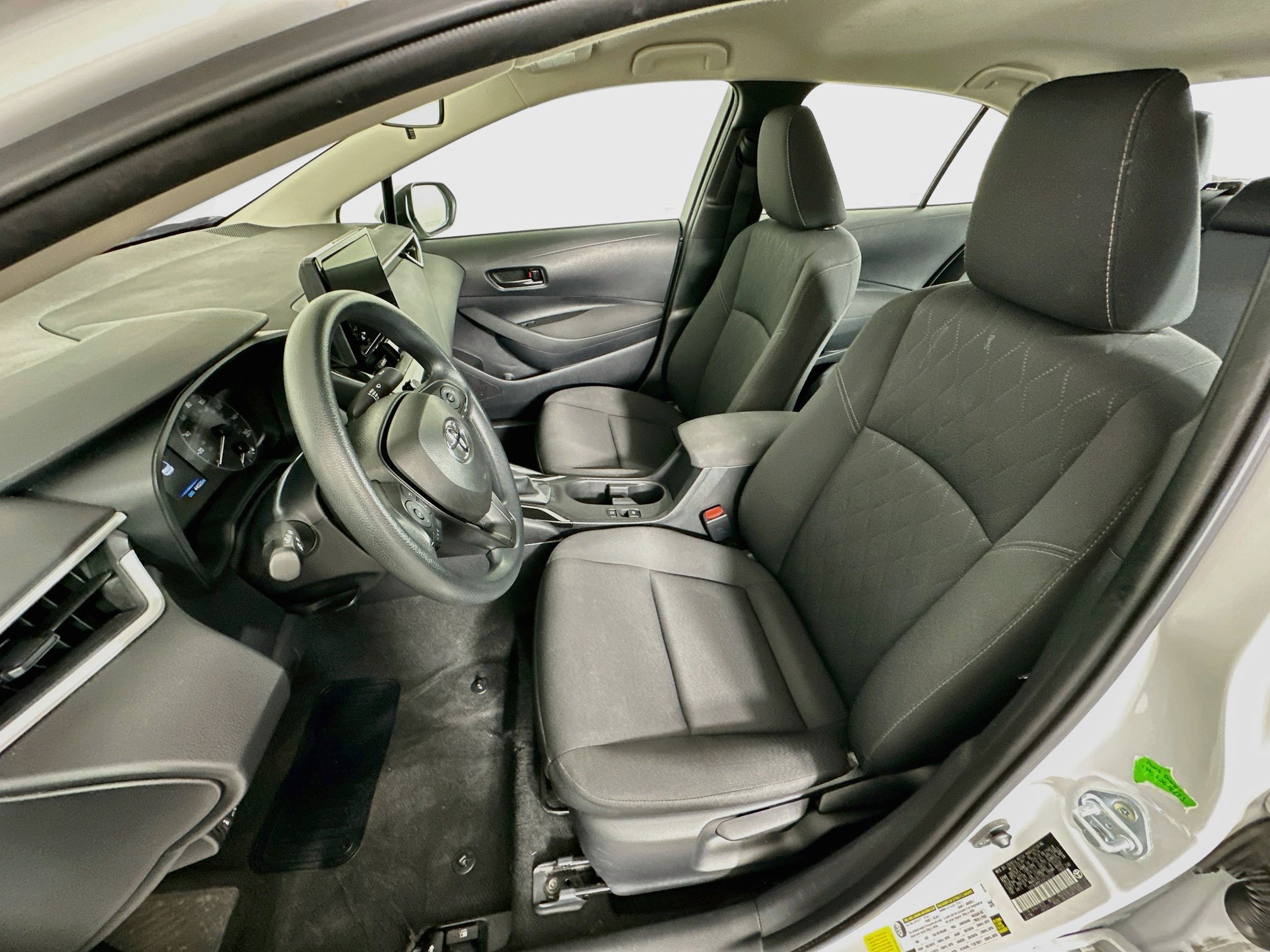 Used 2025 Toyota Corolla LE FWD image 13