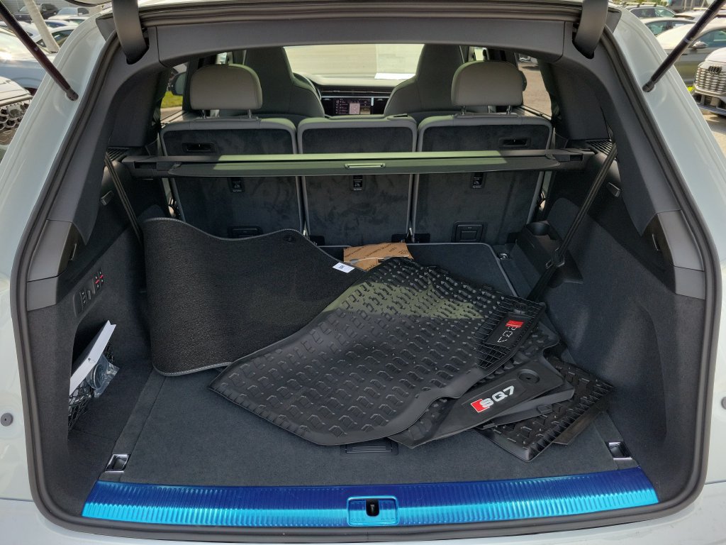 New 2026 Audi SQ7 Premium Plus AWD/4WD image 29