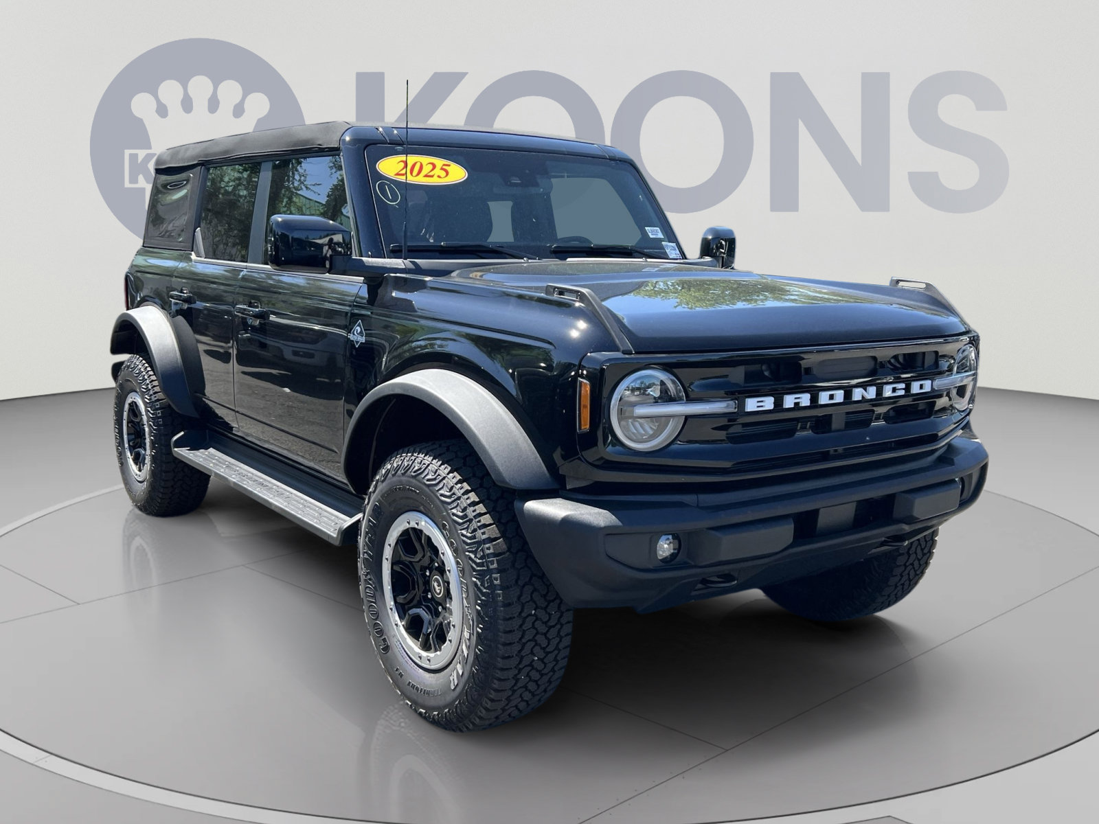 New 2025 Ford Bronco Outer Banks w/ Sasquatch Package AWD/4WD image 2