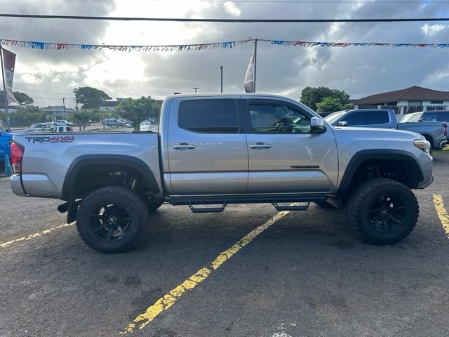 Used 2017 Toyota Tacoma TRD Off-Road AWD/4WD image 8