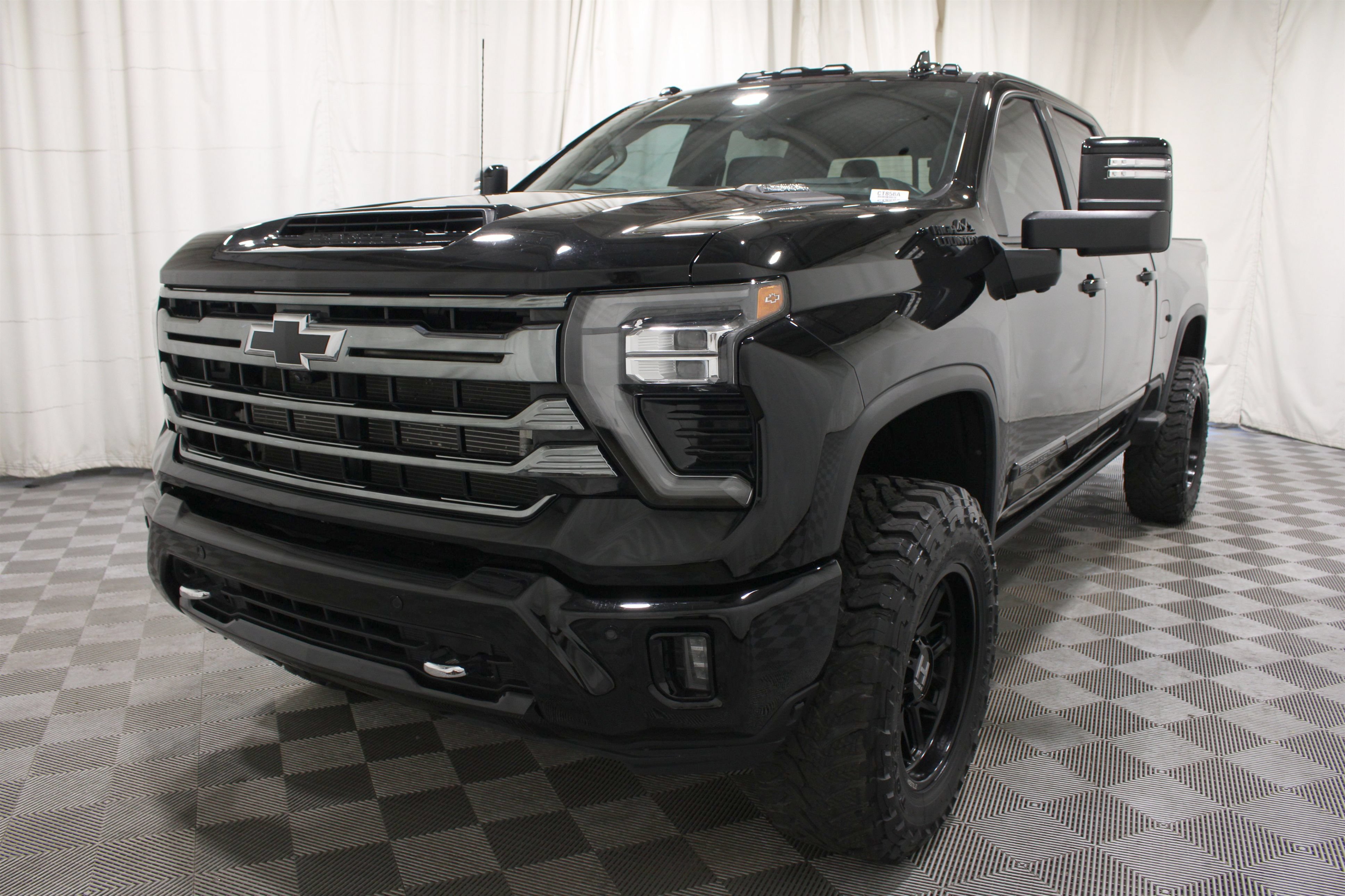 Used 2024 Chevrolet Silverado 2500 High Country w/ High Country Premium Package AWD/4WD image 33