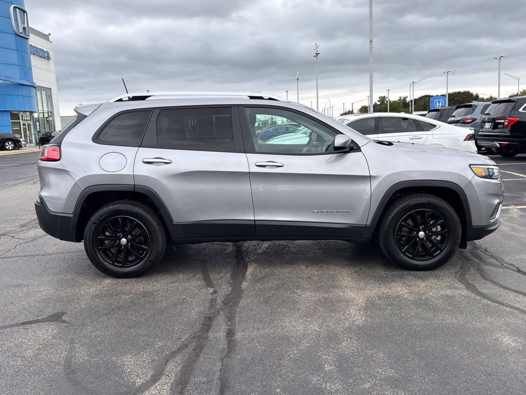 Used 2020 Jeep Cherokee Latitude w/ Cold Weather Group AWD/4WD image 12