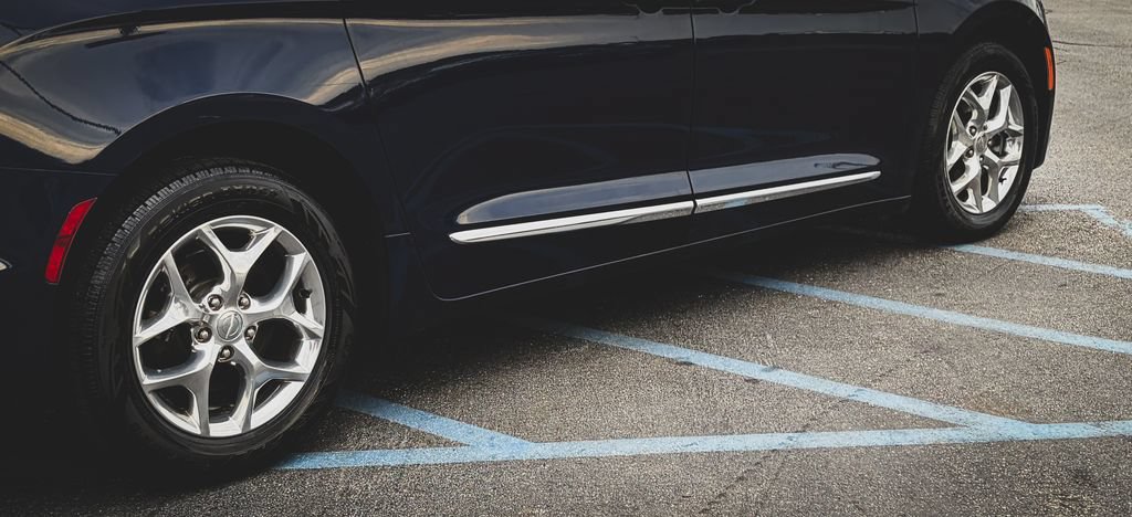 Used 2019 Chrysler Pacifica Limited w/ Advanced Safetytec Group FWD image 32