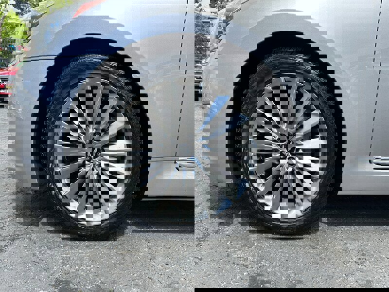 Used 2014 Hyundai Equus Signature RWD image 9