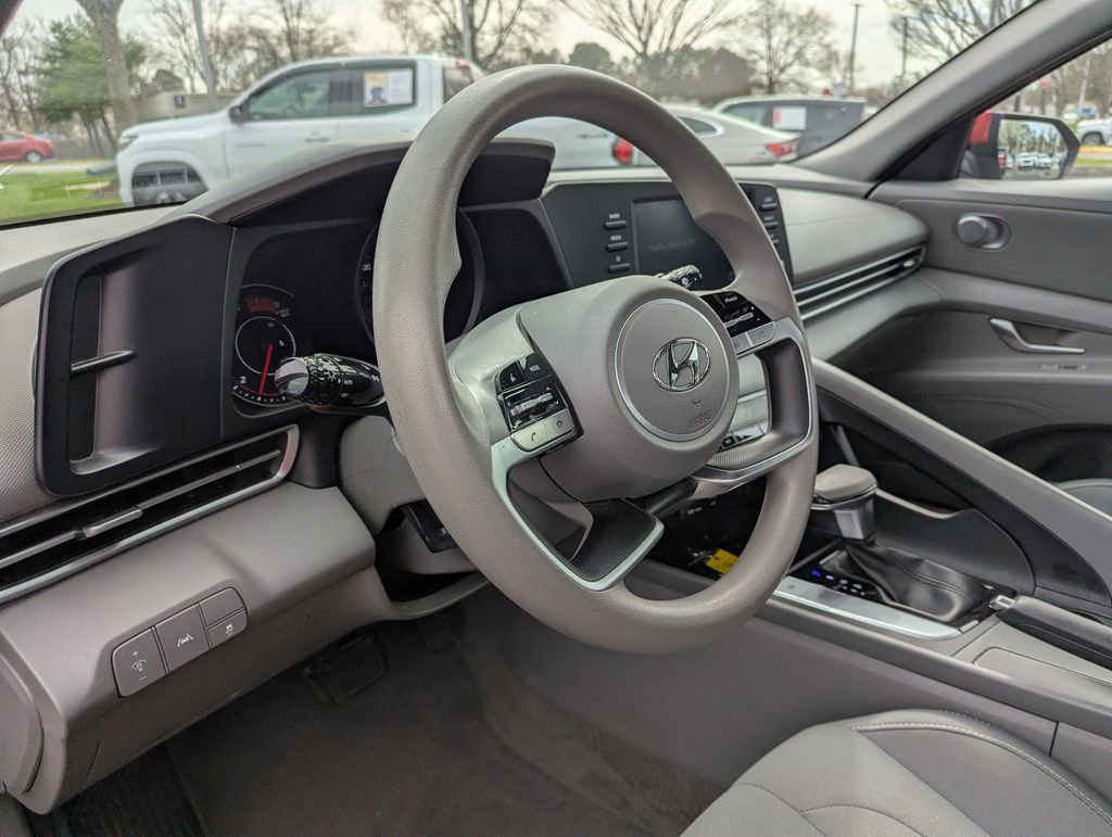 Used 2021 Hyundai Elantra SEL w/ Cargo Package image 10