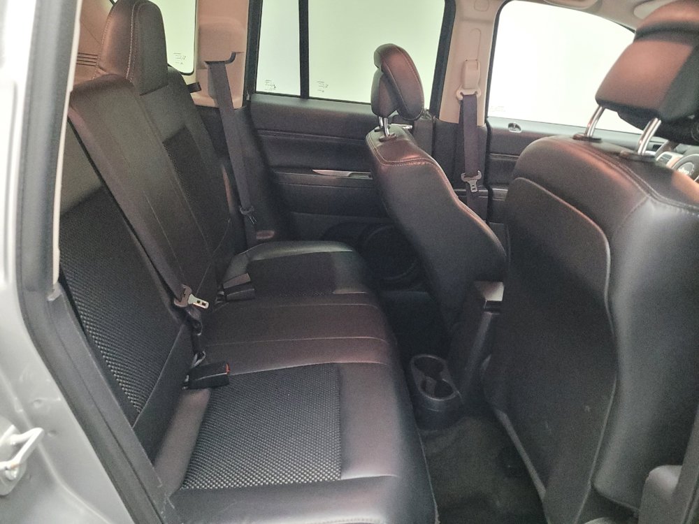Used 2016 Jeep Compass Latitude FWD image 19