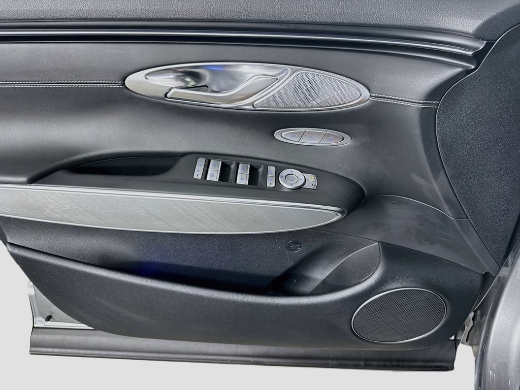Used 2023 Genesis Electrified GV70 AWD/4WD image 13