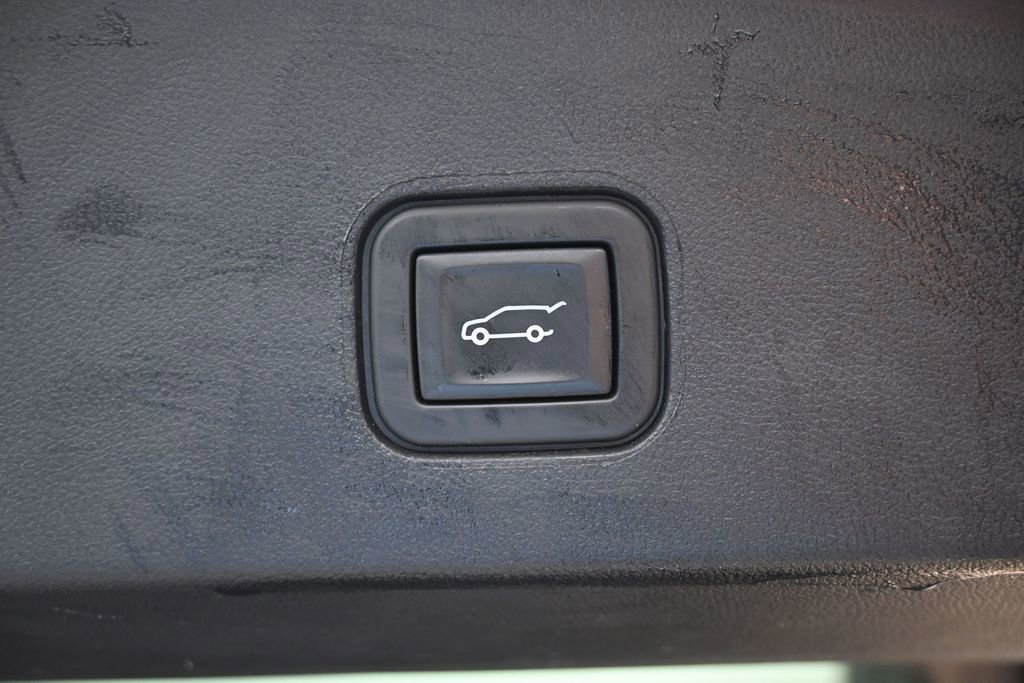 Used 2024 Cadillac Lyriq Luxury AWD/4WD image 16