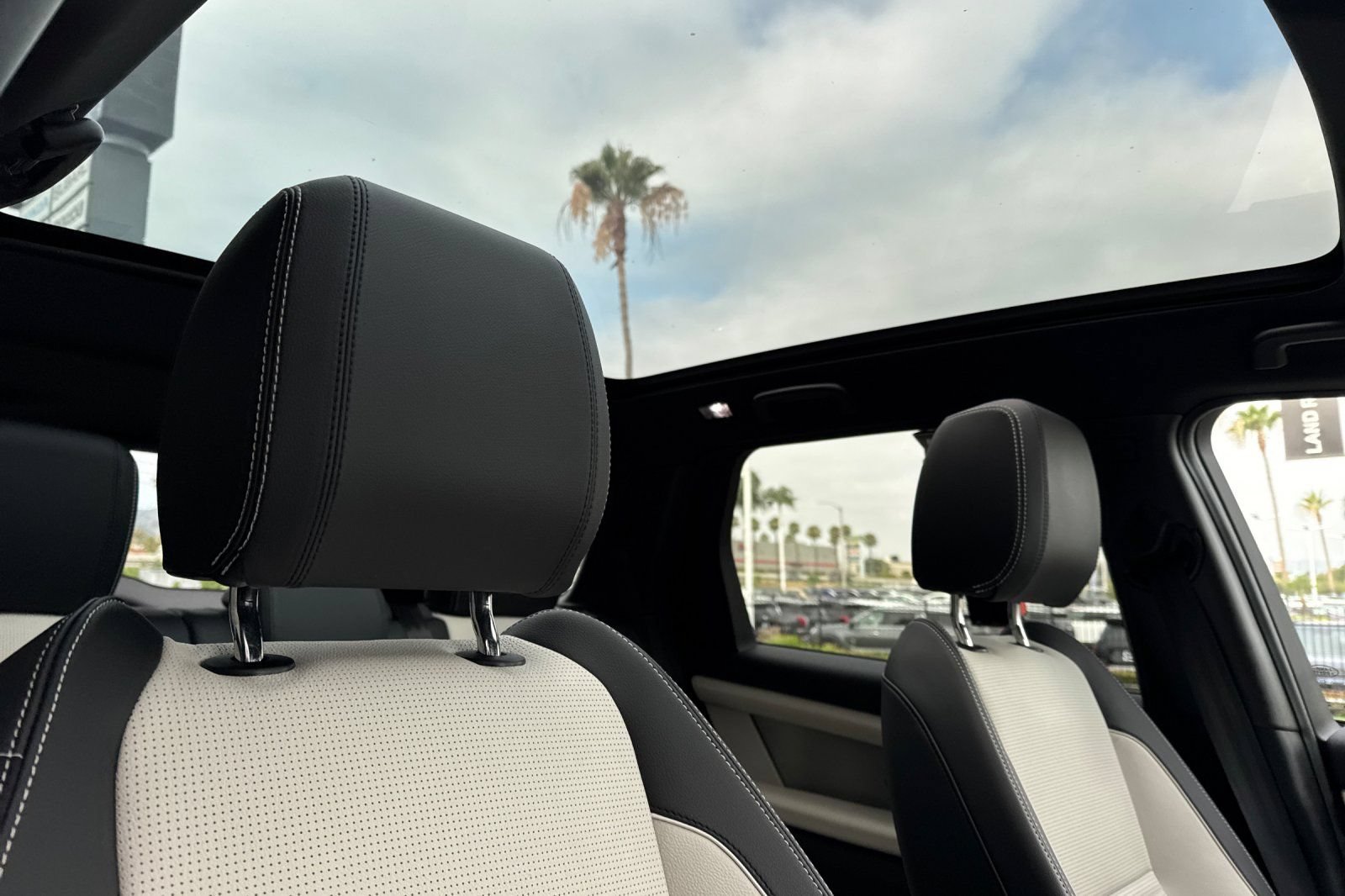 Certified 2025 Land Rover Discovery Sport Dynamic SE AWD/4WD image 18