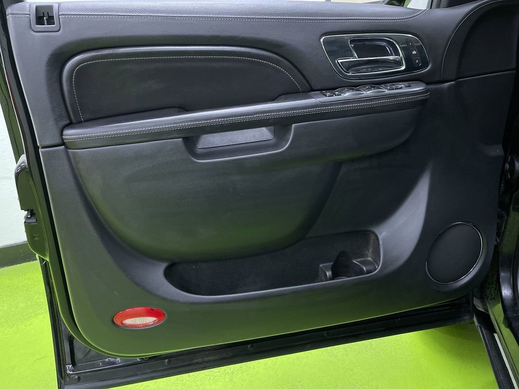 Used 2013 Cadillac Escalade Platinum image 16