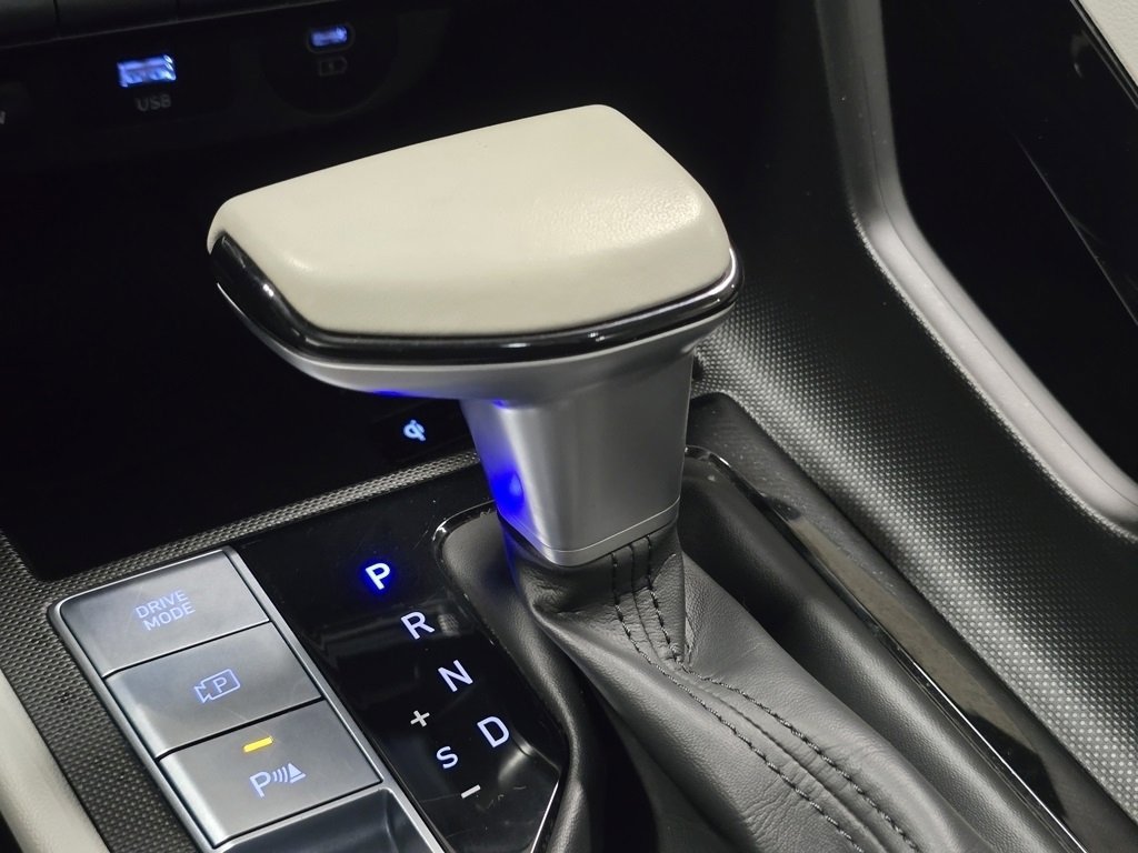 Used 2024 Hyundai Elantra Limited image 30