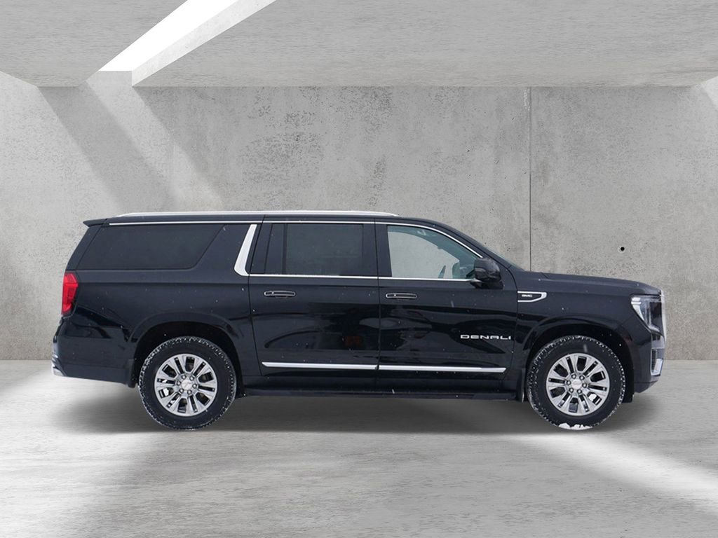 Used 2023 GMC Yukon XL Denali image 2