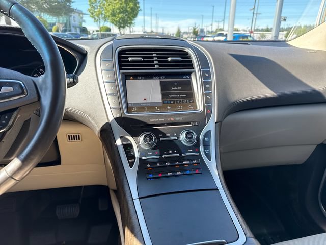 Used 2018 Lincoln MKX Reserve w/ Driver Assistance Package AWD/4WD image 19