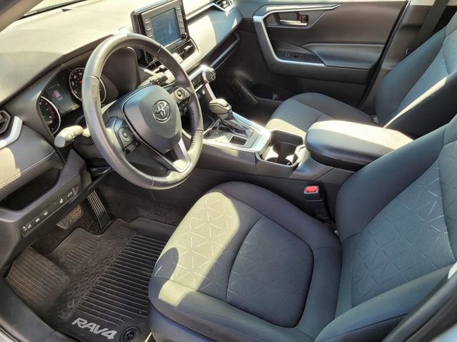 Used 2021 Toyota RAV4 XLE w/ Convenience Package image 11