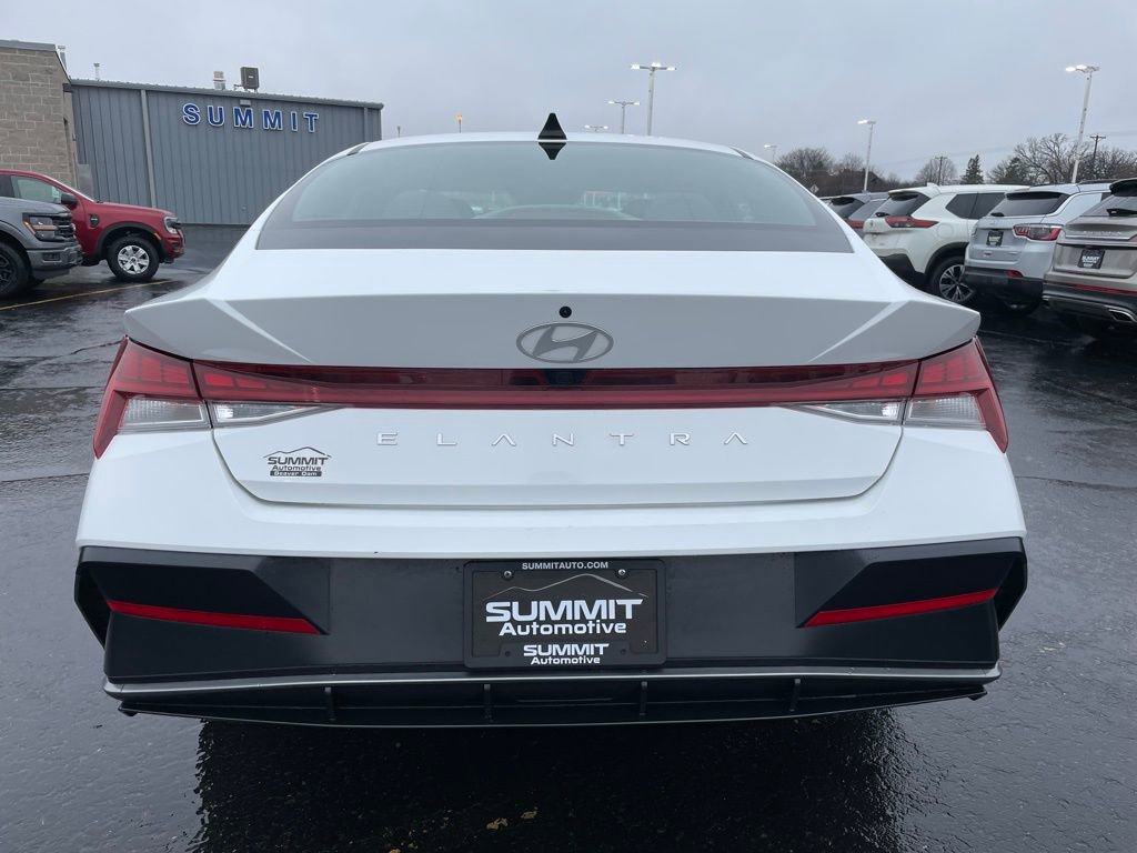 Used 2025 Hyundai Elantra SEL FWD image 32