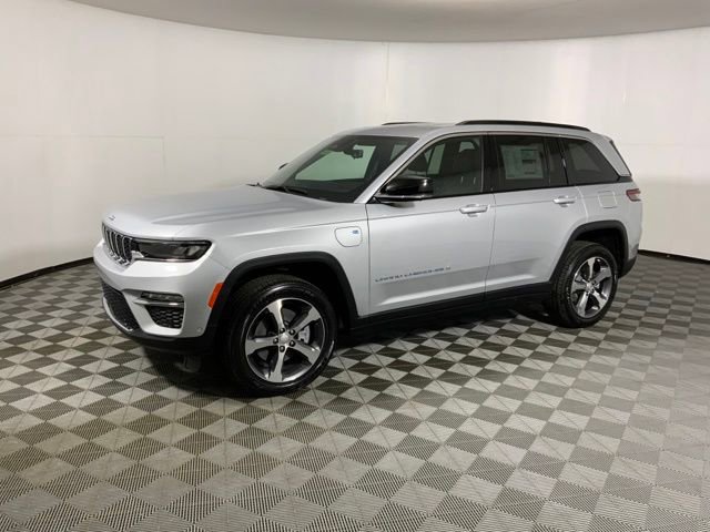 Used 2024 Jeep Grand Cherokee Limited 4xe w/ Luxury Tech Group II image 15