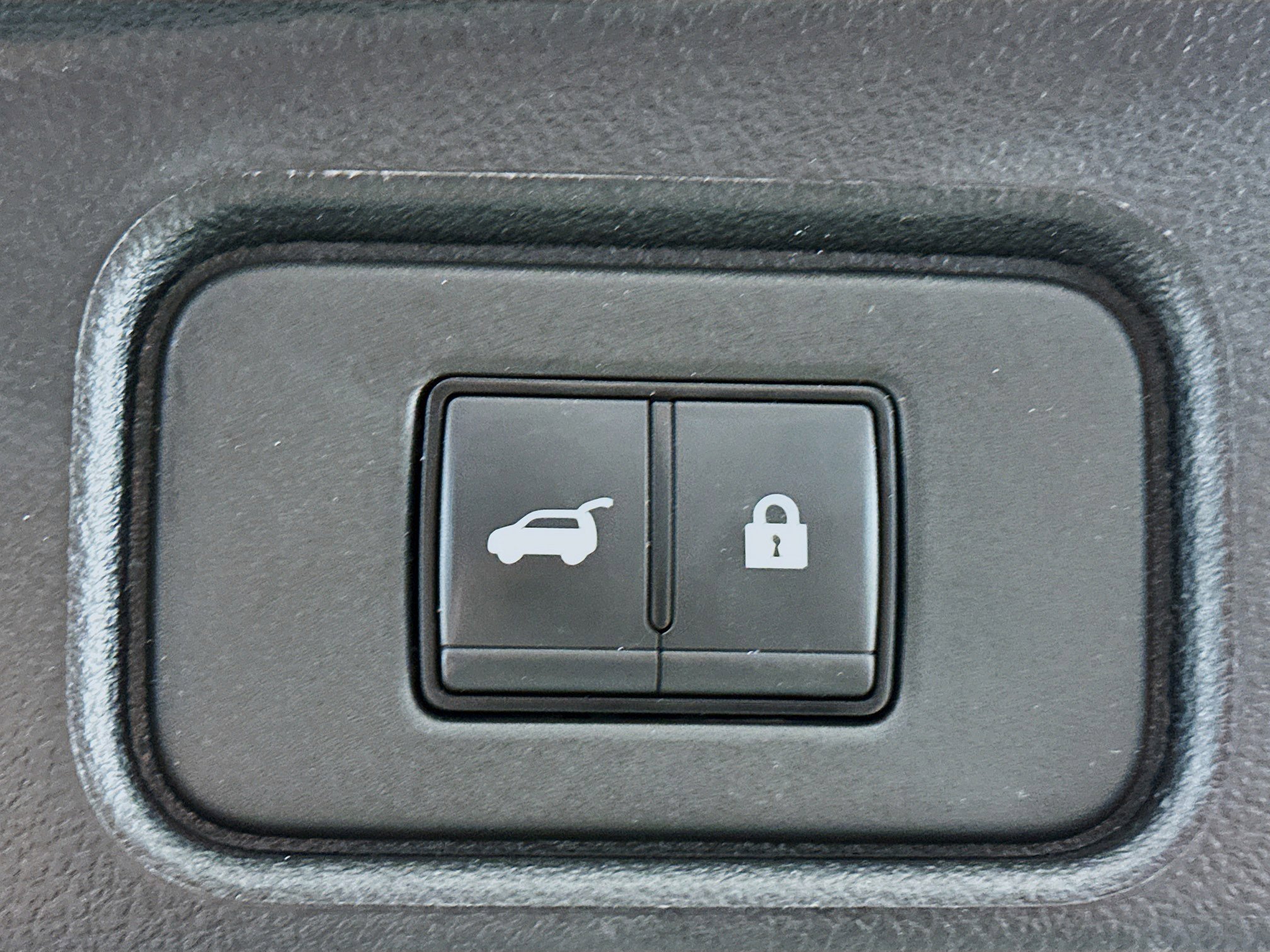 Used 2025 Nissan Pathfinder SV image 30