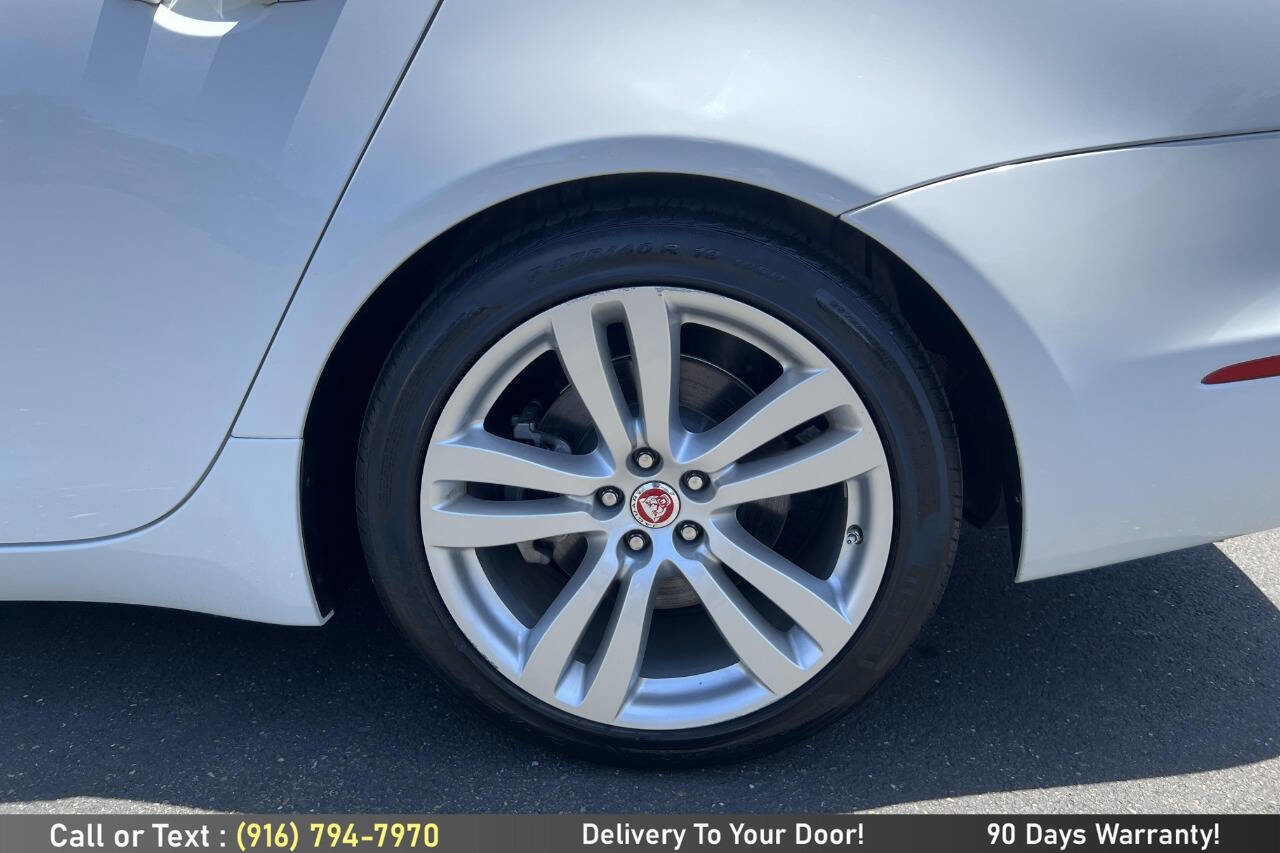 Used 2016 Jaguar XJ L Portfolio RWD image 10