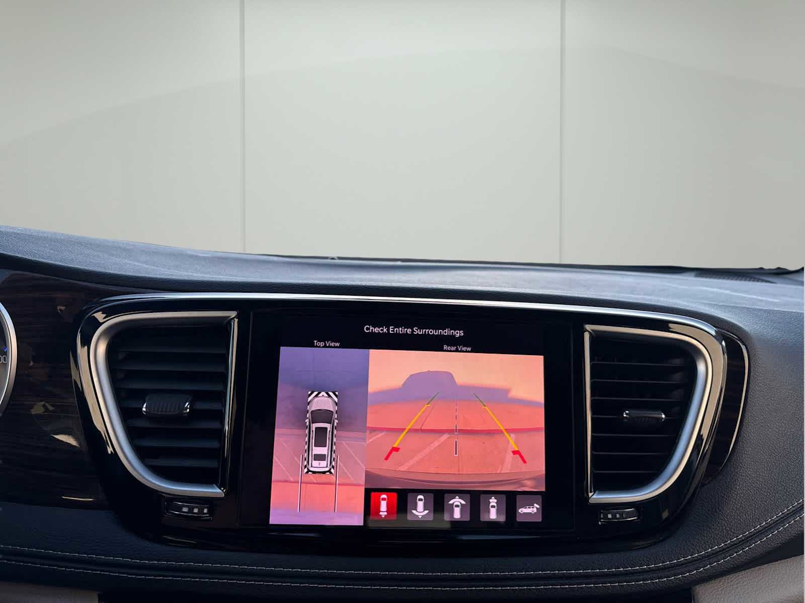 Used 2022 Chrysler Pacifica Limited FWD image 31