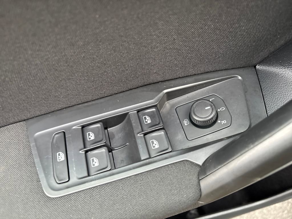 Used 2021 Volkswagen Tiguan S image 9