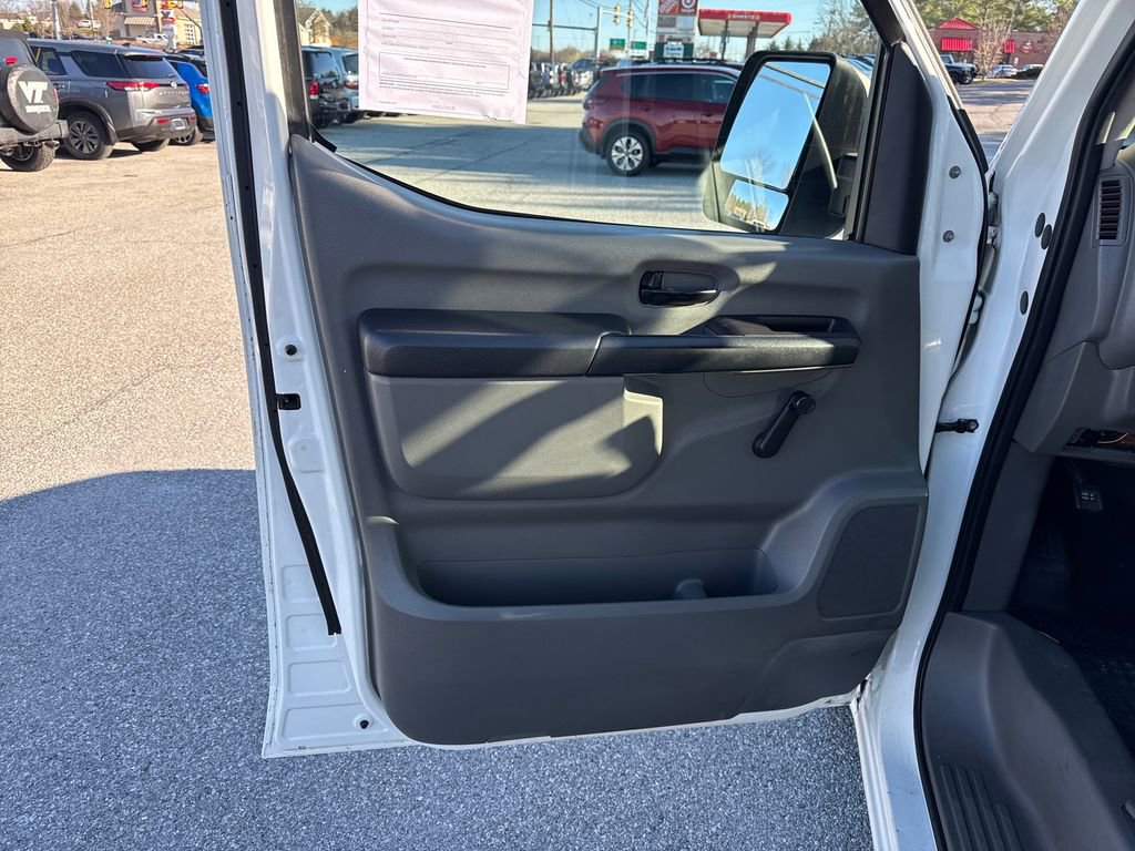 Used 2016 Nissan NV 3500 S image 11